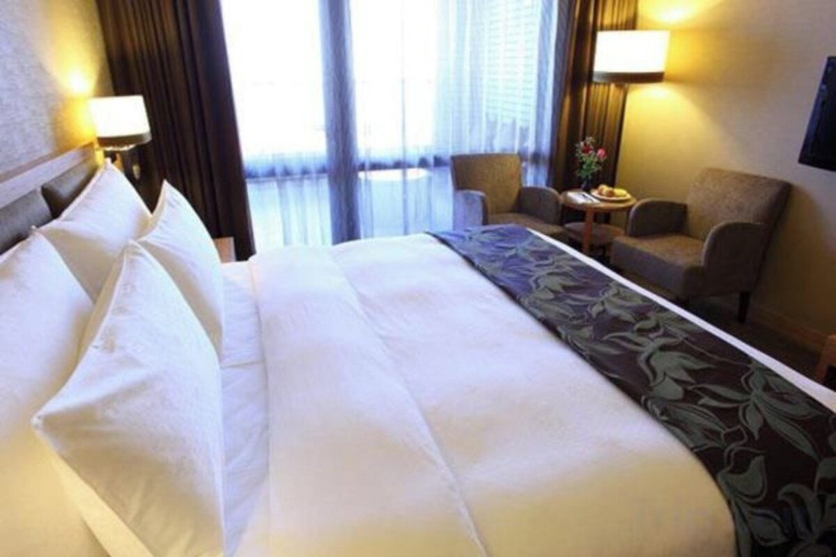 In-room safe, desk, soundproofing, WiFi (free)