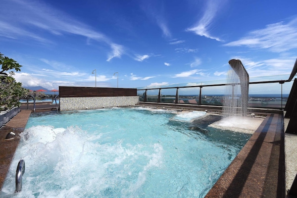 Bồn tắm spa ngoài trời