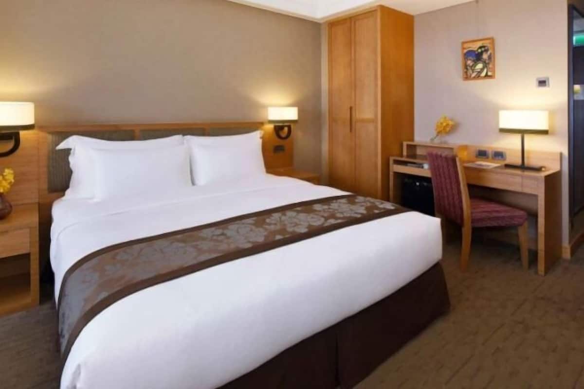 In-room safe, desk, soundproofing, free WiFi