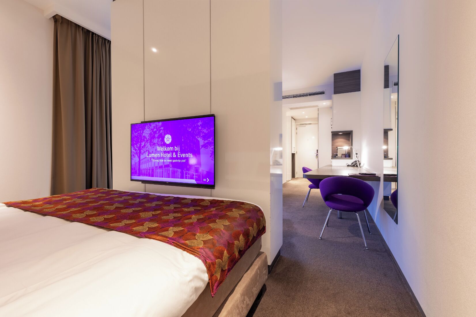 Ropa de cama de alta calidad y minibar 