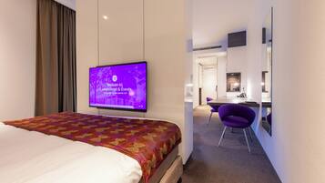 Habitación empresarial doble | Ropa de cama de alta calidad y minibar