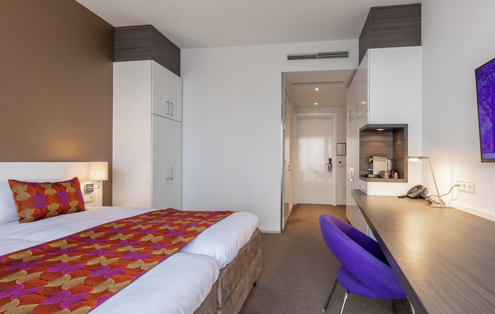 Comfort Twin Room, 2 Twin Beds, Mobility Accessible | Premium bedding, minibar, in-room safe, desk