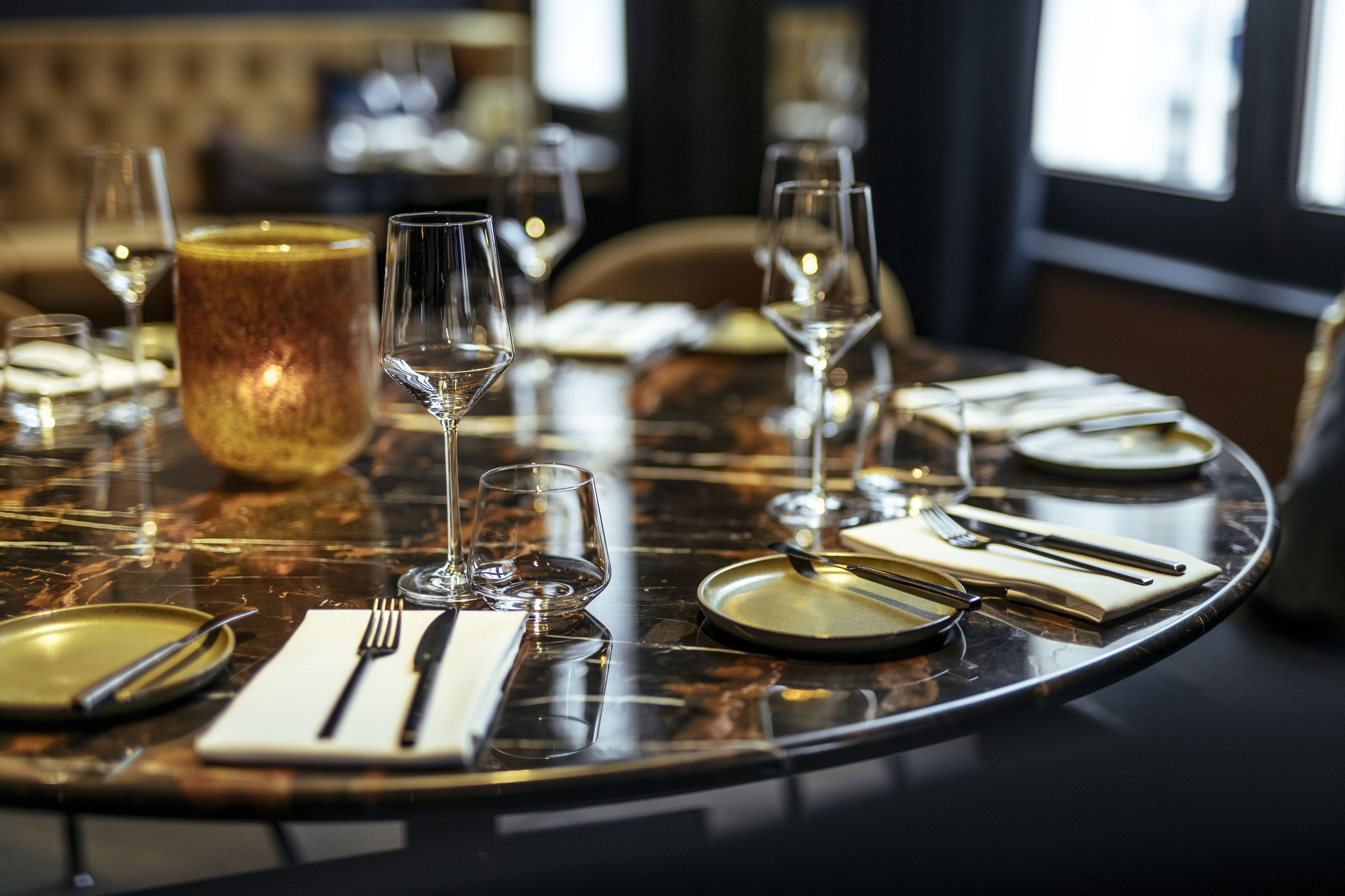 breakfast, lunch and dinner served