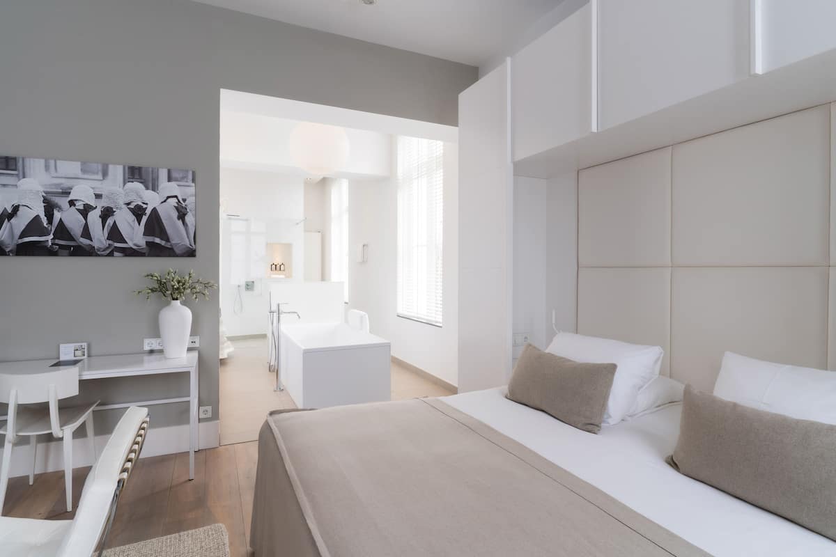 Classic Suite | Premium bedding, minibar, in-room safe, desk