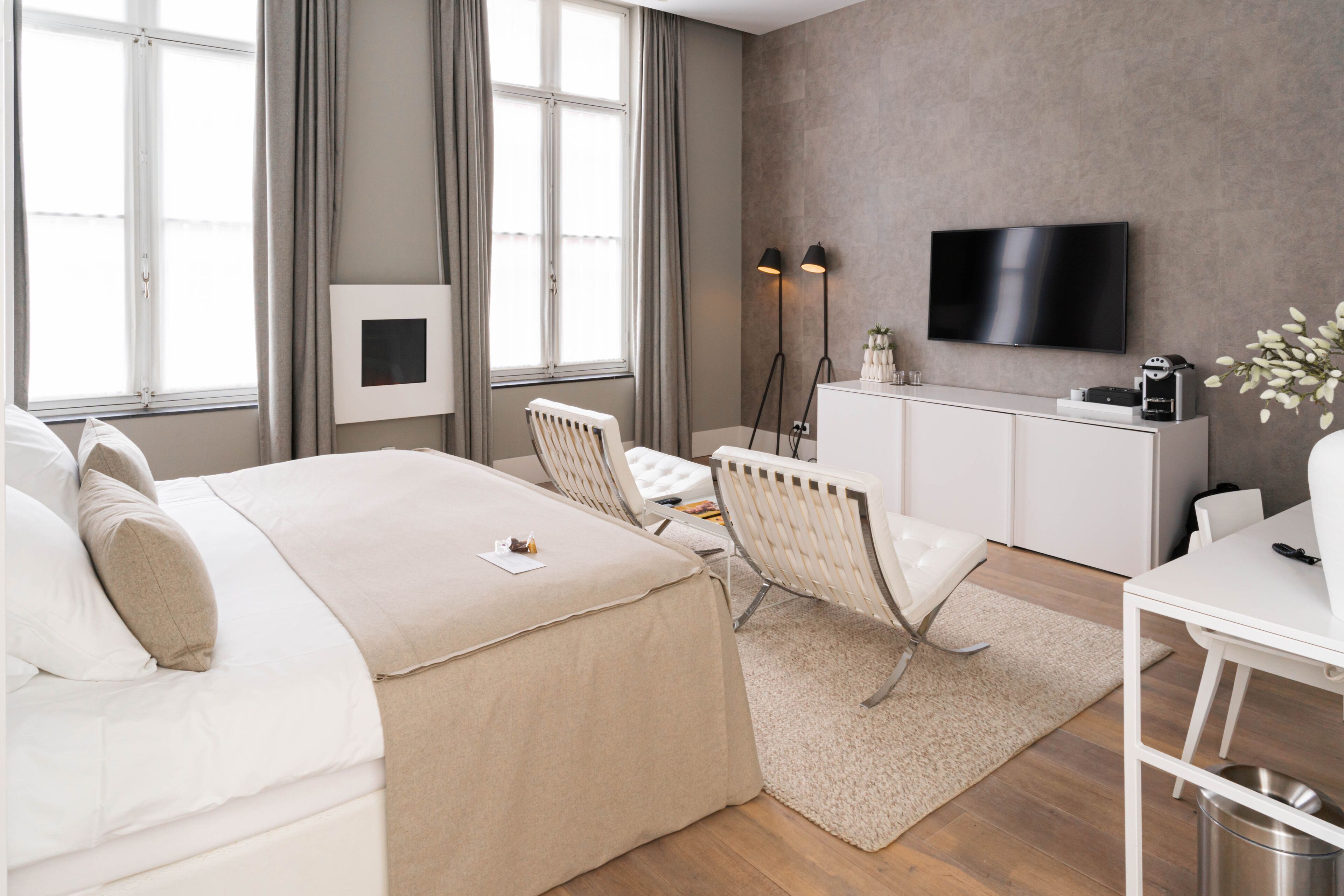 classic suite | premium bedding, minibar, in-room safe, desk