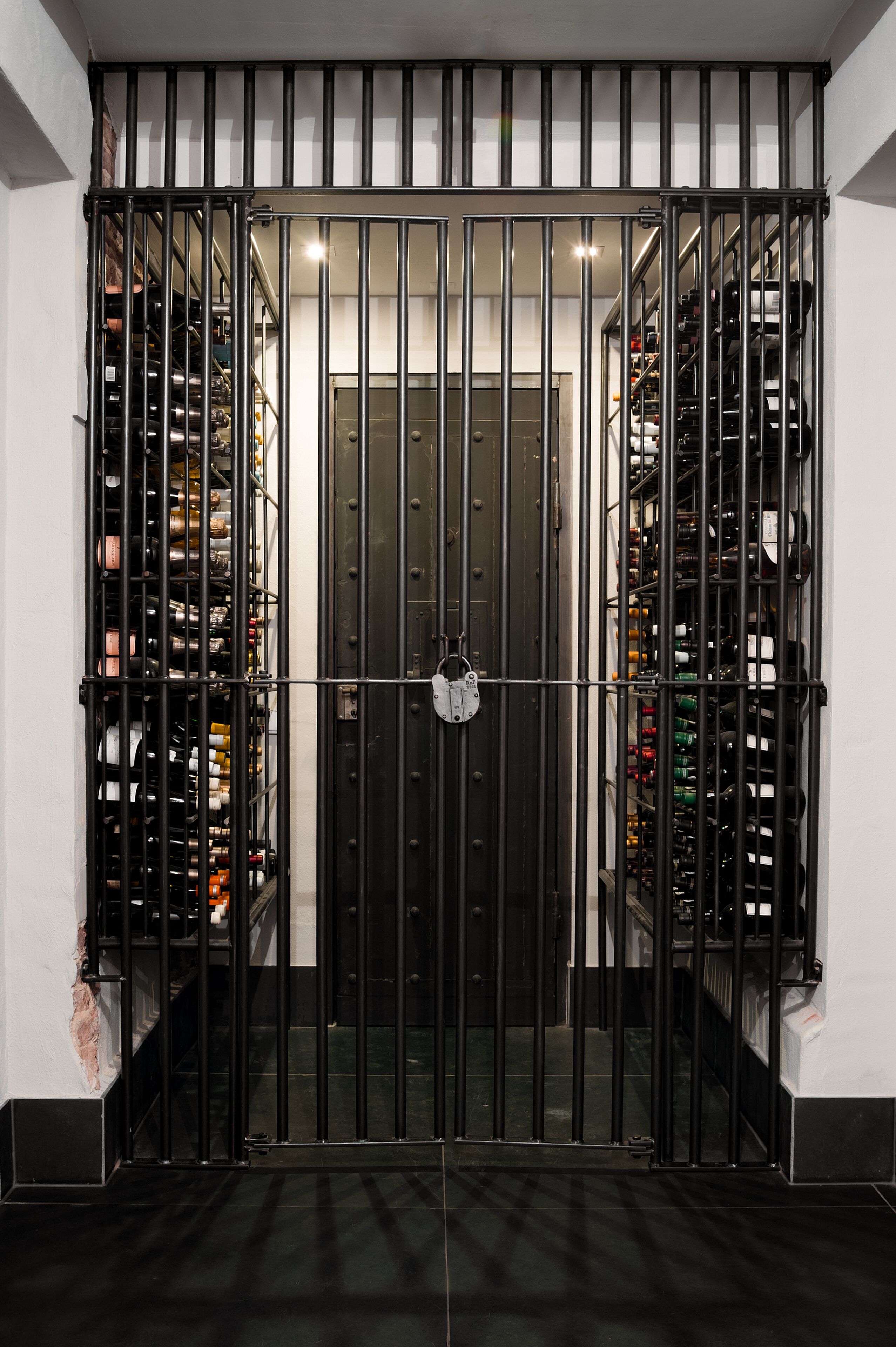 breakfast, lunch and dinner served