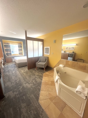 Suite estudio Deluxe, 1 cama de matrimonio, no fumadores | Caja fuerte, escritorio, tabla de planchar con plancha y wifi gratis