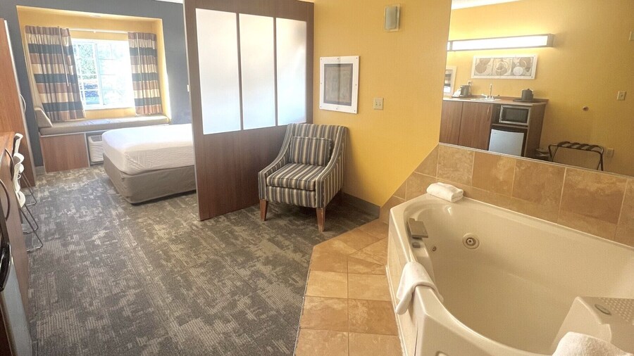 Microtel Inn & Suites by Wyndham Chili/Rochester Airport