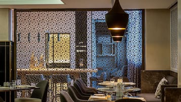 2 restaurants, breakfast, lunch, dinner served; Halal dishes