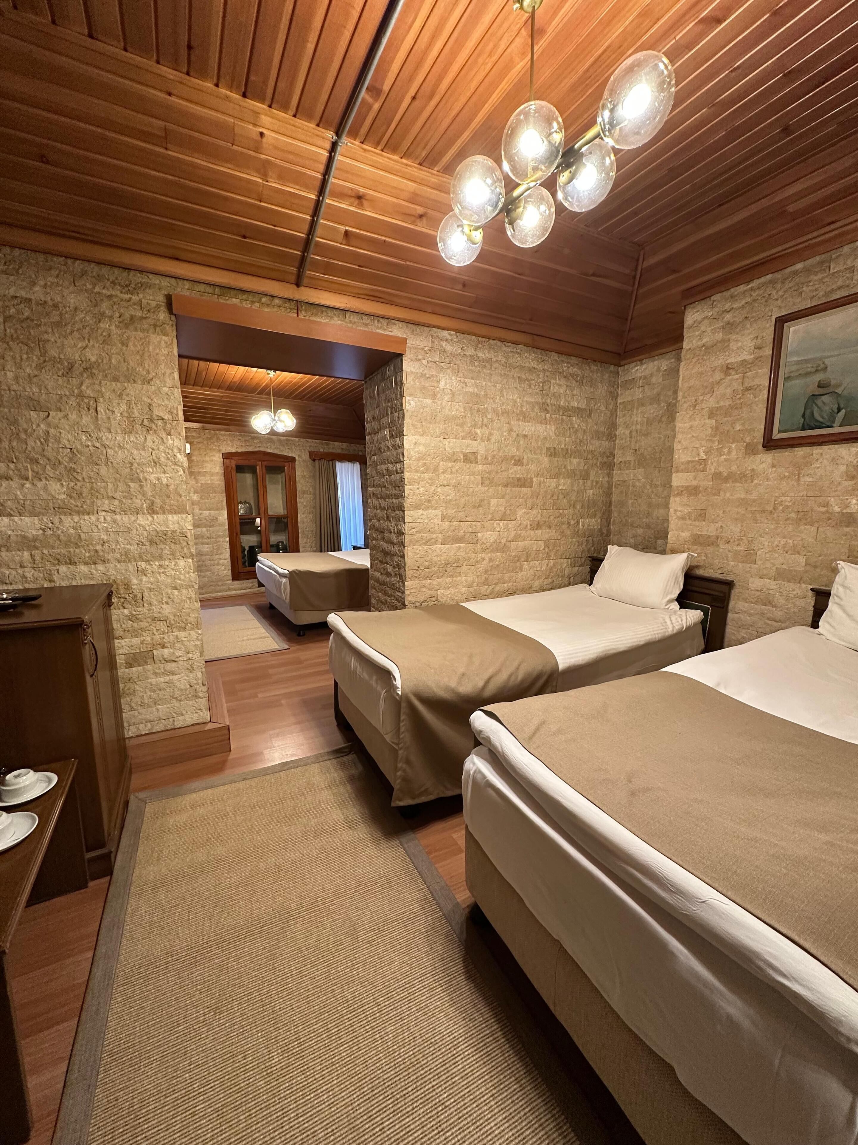 Habitación familiar | Sábanas de algodón egipcio, ropa de cama de alta calidad y minibar 