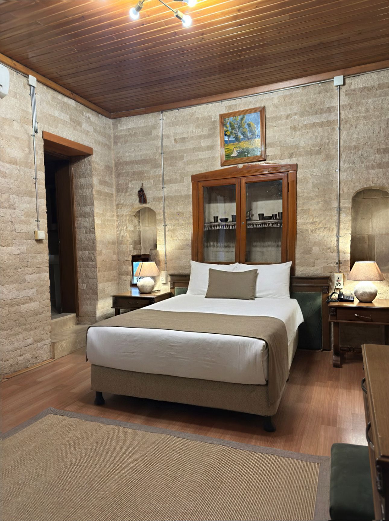 Sábanas de algodón egipcio, ropa de cama de alta calidad y minibar 