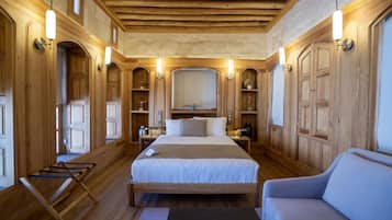 Executive Room | Egyptian cotton sheets, premium bedding, minibar, in-room safe