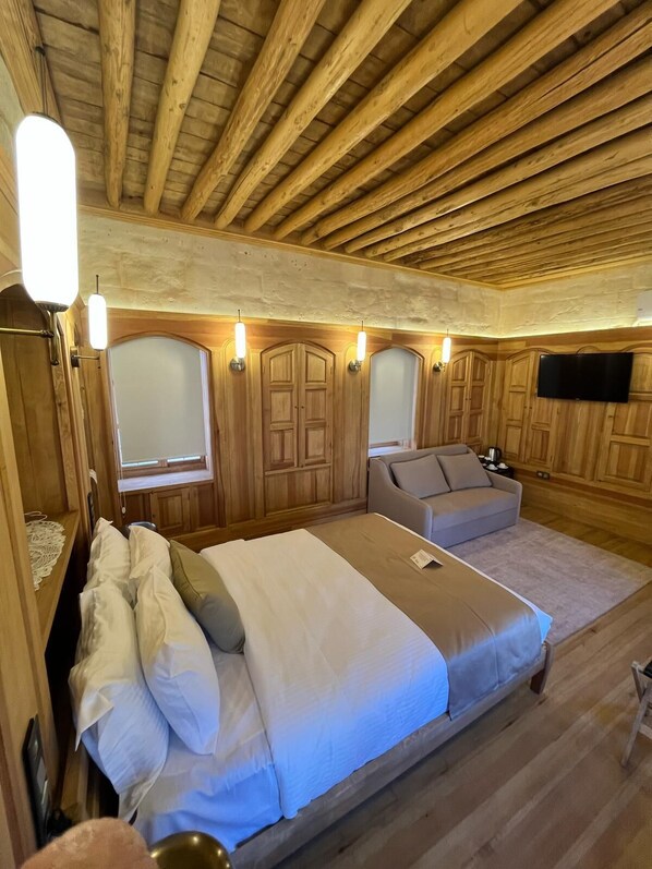 Premium Room | Egyptian cotton sheets, premium bedding, minibar, in-room safe