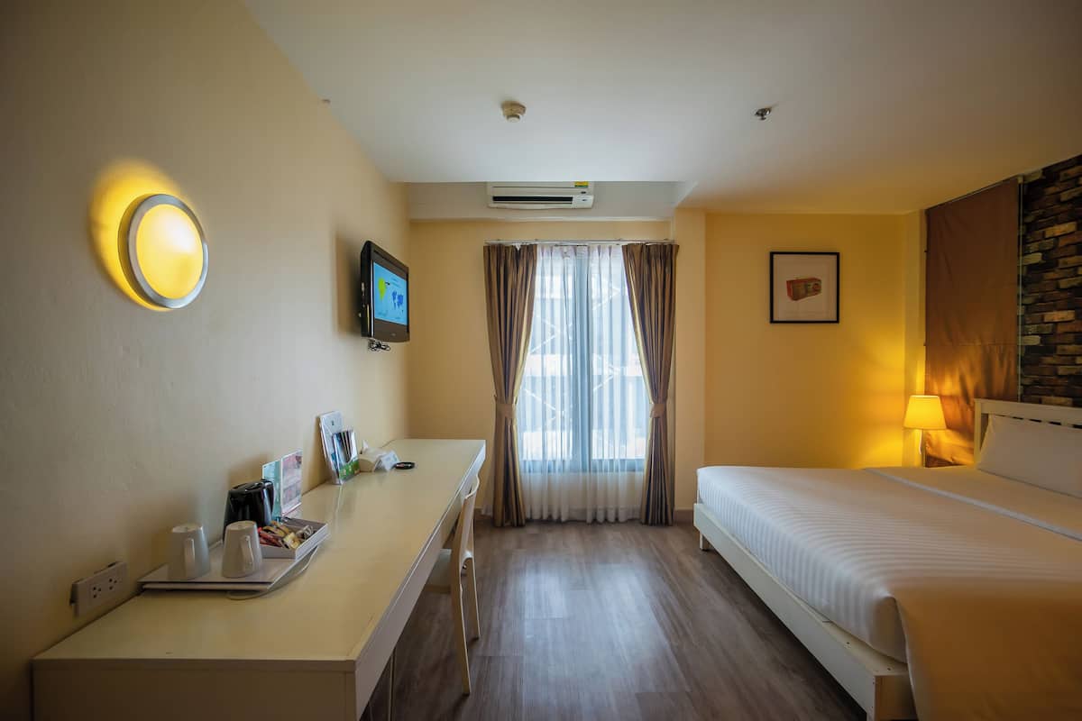 Habitación estándar, 1 cama King size | Caja de seguridad en la habitación y escritorio