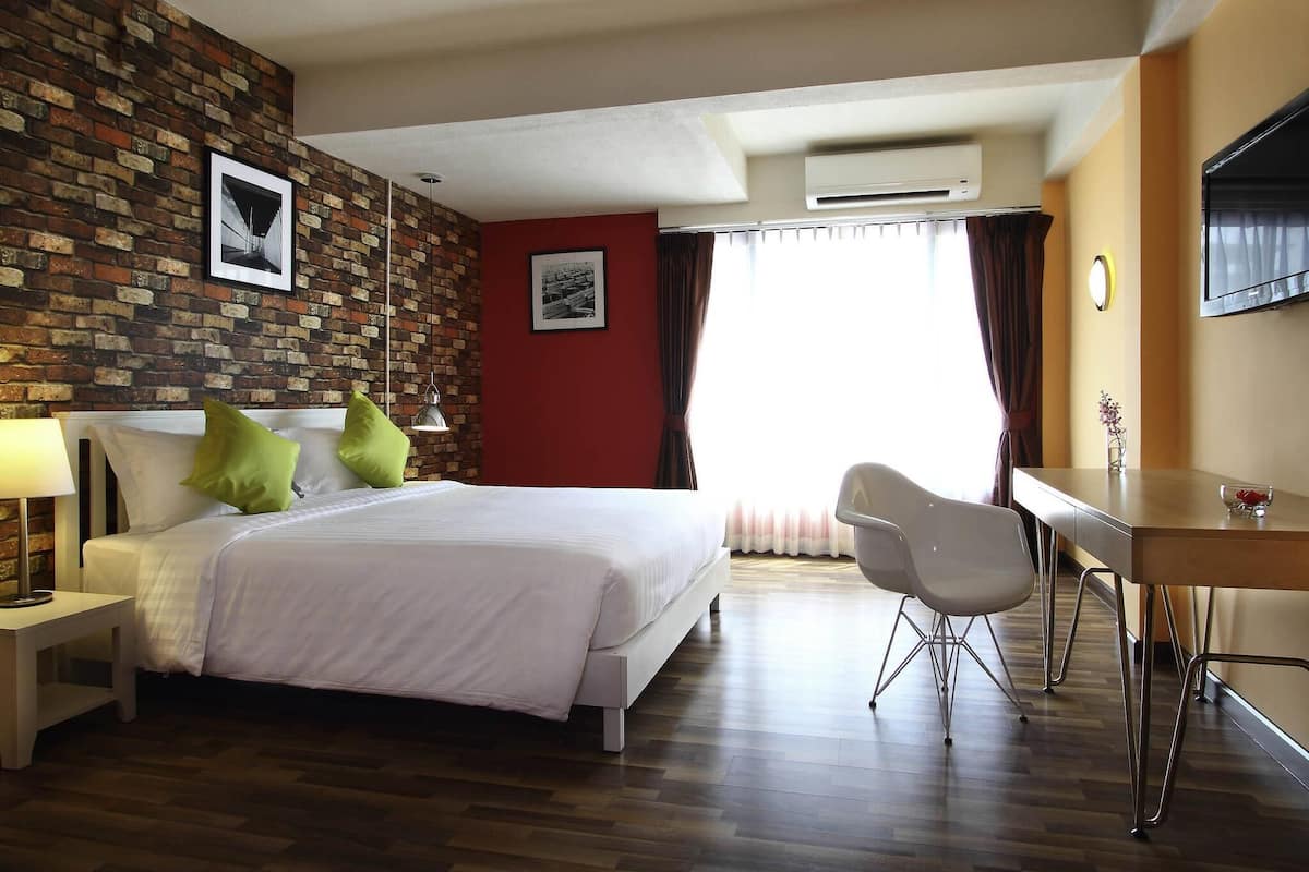 Habitación estándar, 1 cama King size | Caja de seguridad en la habitación y escritorio