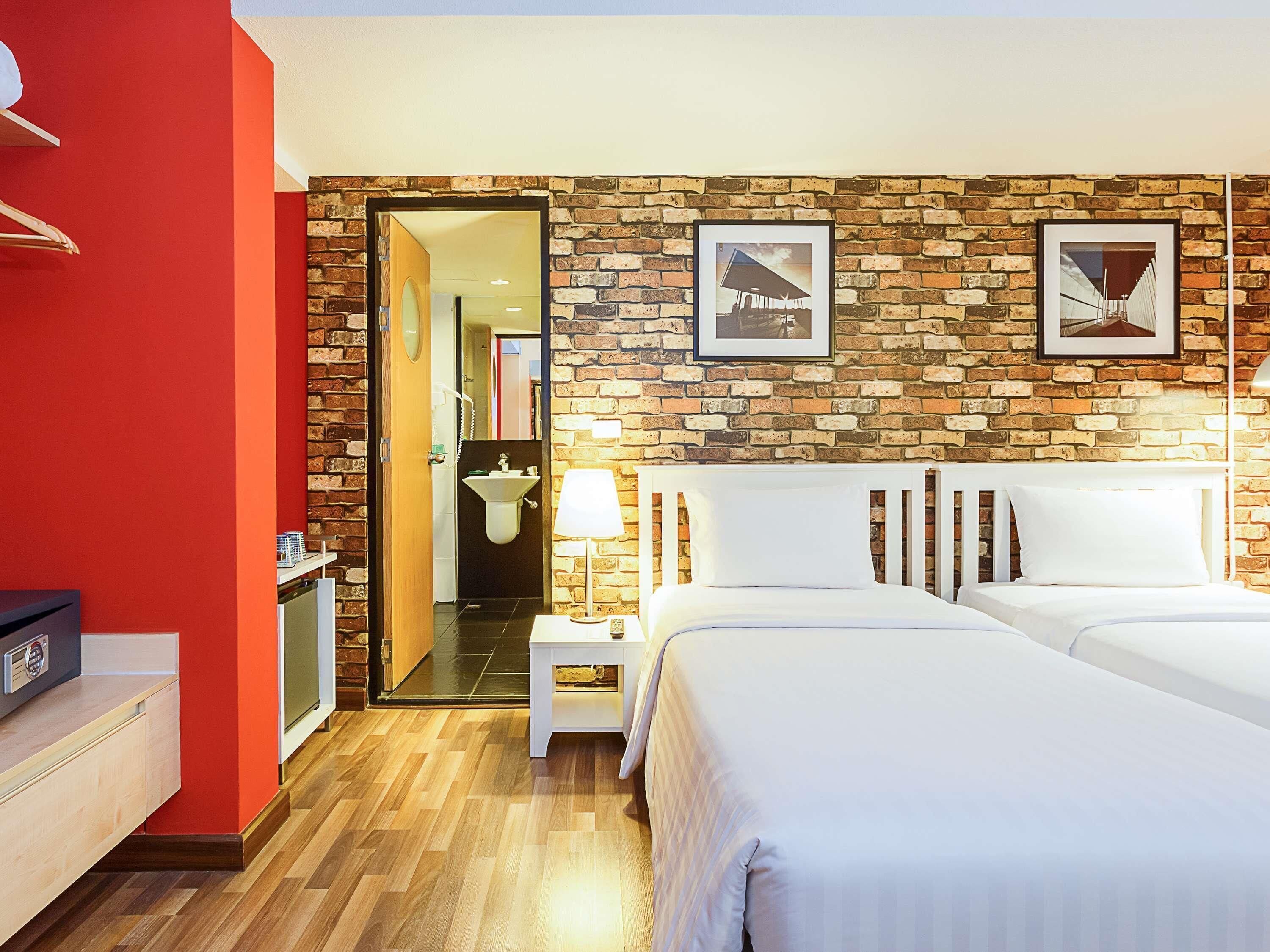 Perhehuone | Tallelokero huoneessa, työpöytä