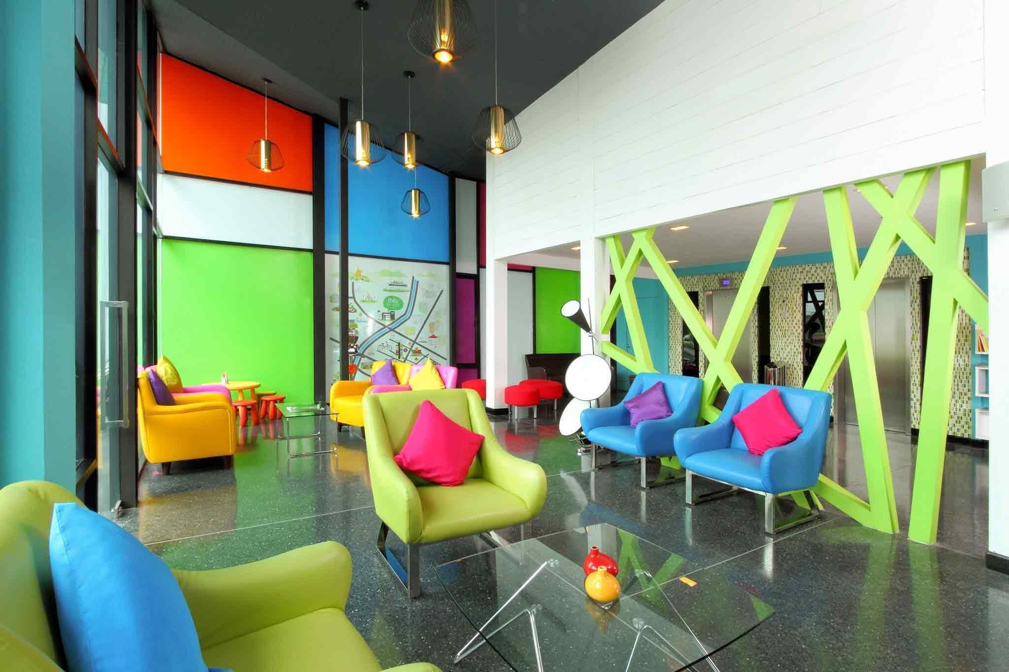 Coin salon dans le hall