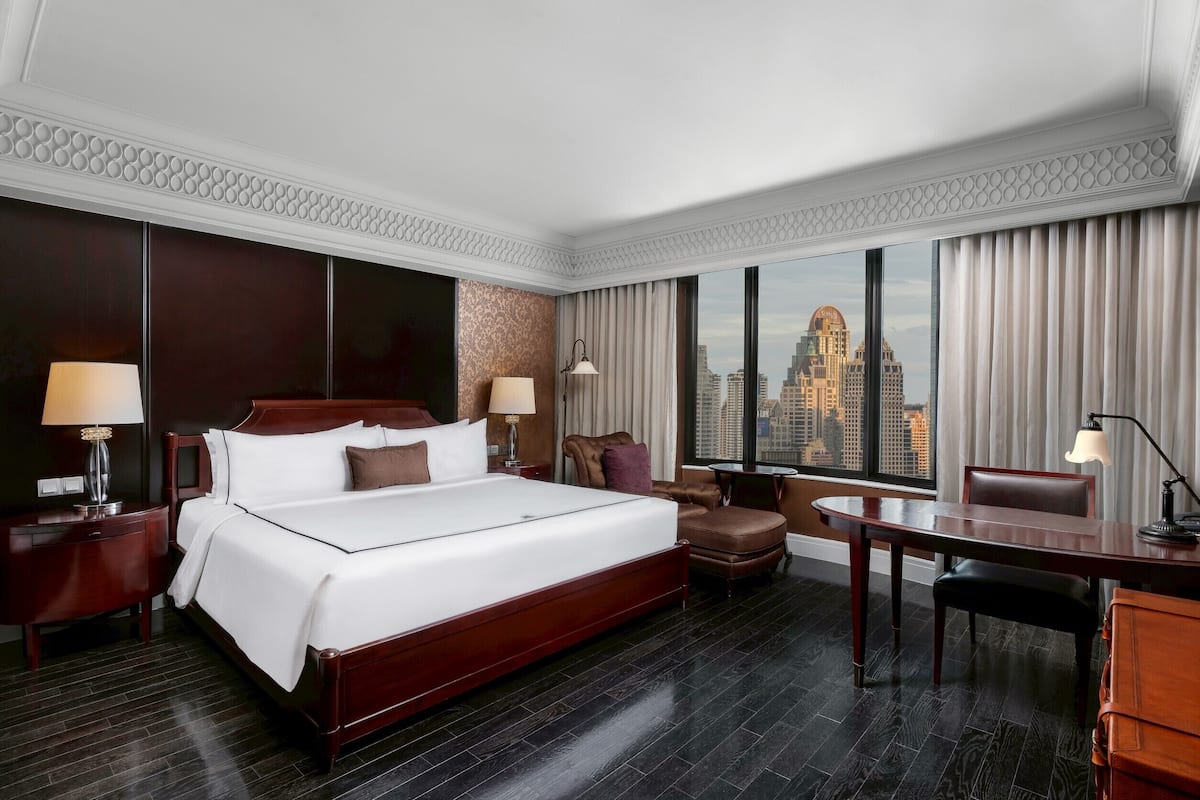 Deluxe Room, 1 King Bed, Non Smoking, City View | Premium bedding, Select Comfort beds, minibar, in-room safe