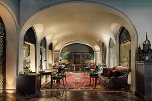 Lobby - Hotel Muse Bangkok, Autograph Collection (Marriott International) (Bangkok)