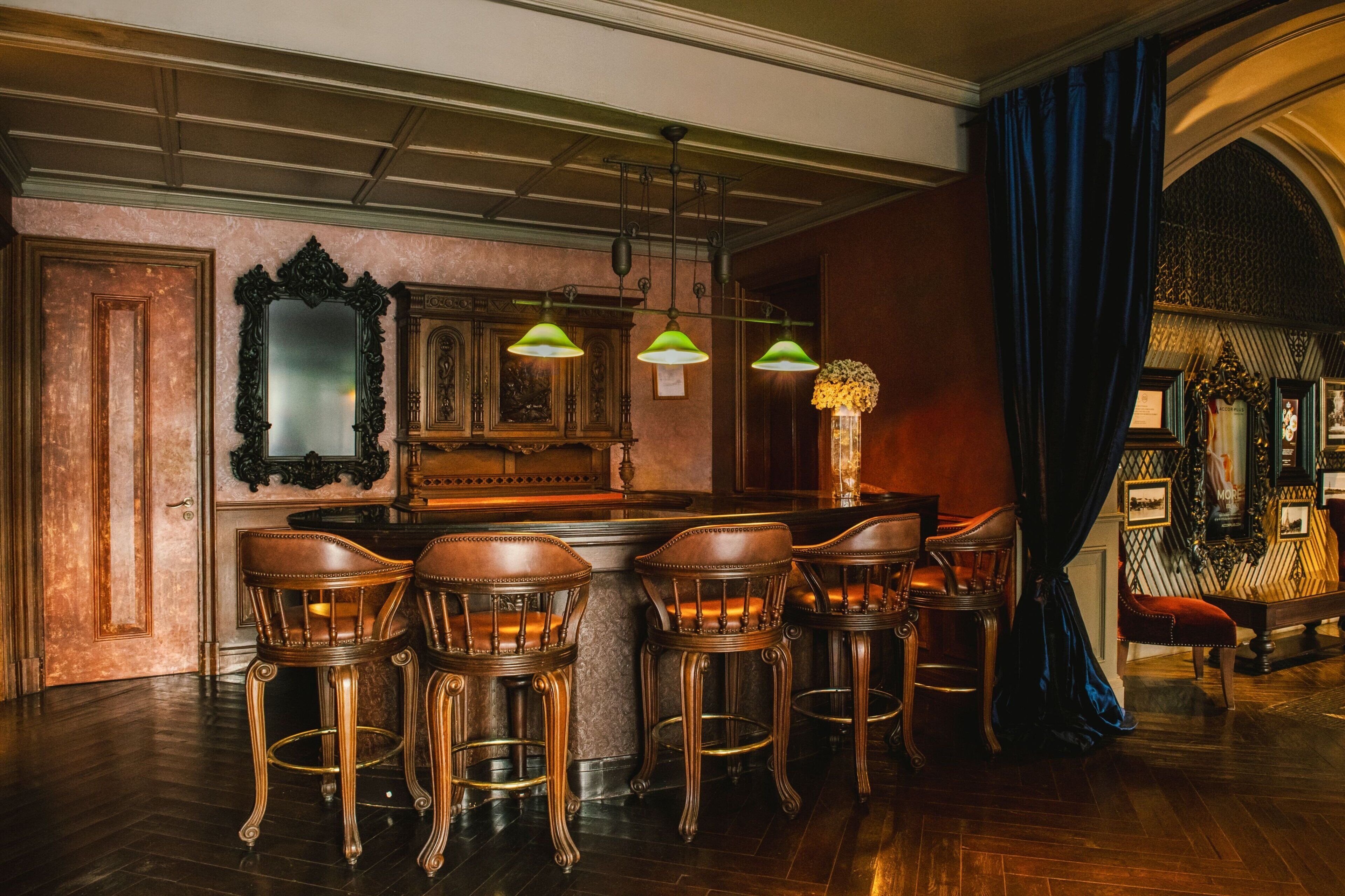 2 bars/lounges, rooftop bar