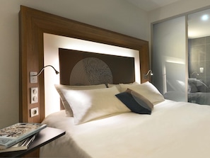 Chambre classique, 1 lit double et 1 canapĂ©-lit | Minibar, coffre-fort, bureau, rideaux dâobscurcissement