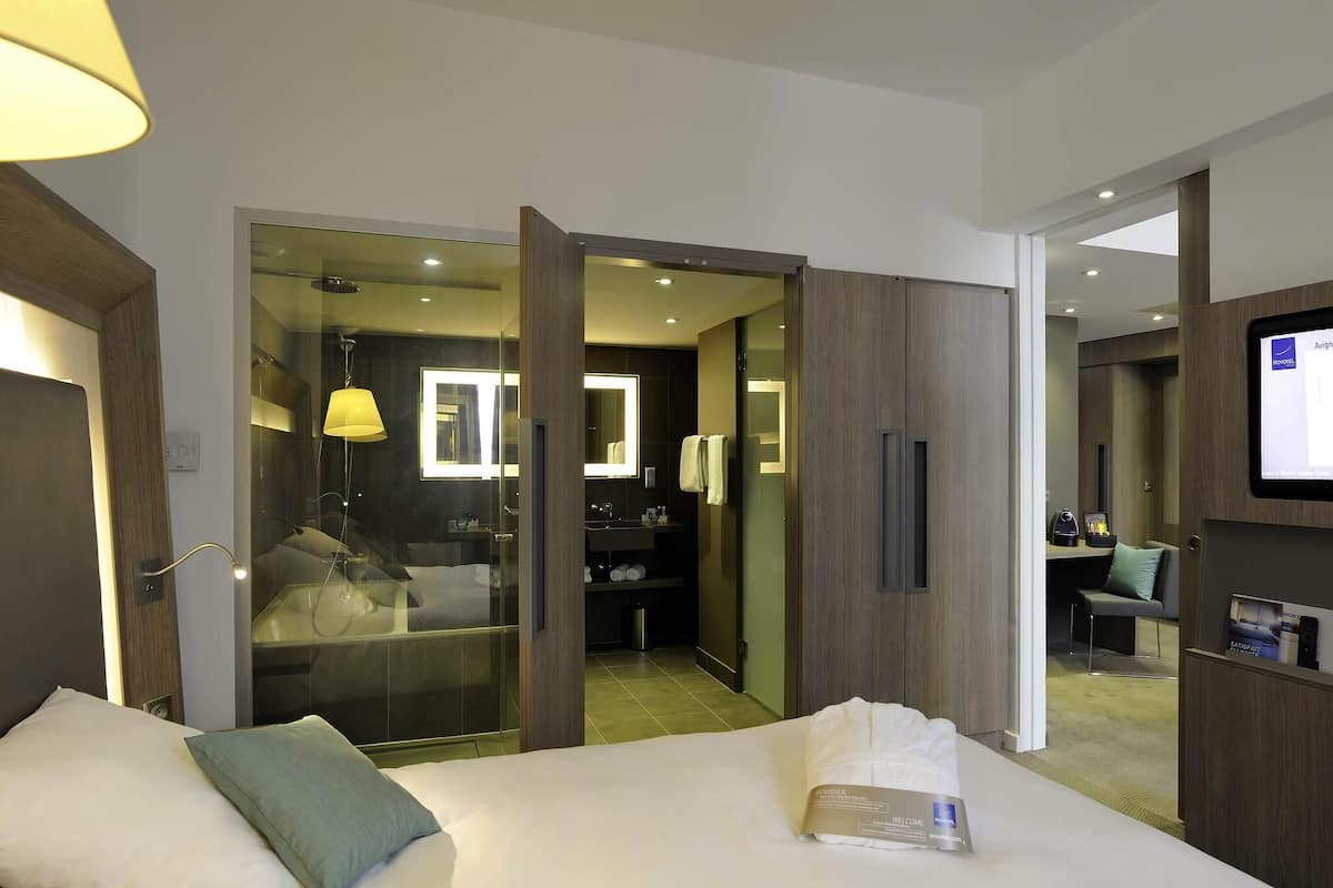 minibar, in-room safe, desk, blackout curtains