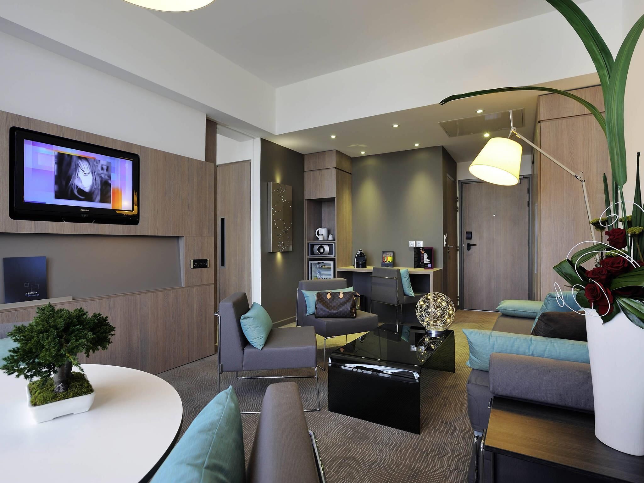 Minibar, in-room safe, desk, blackout curtains