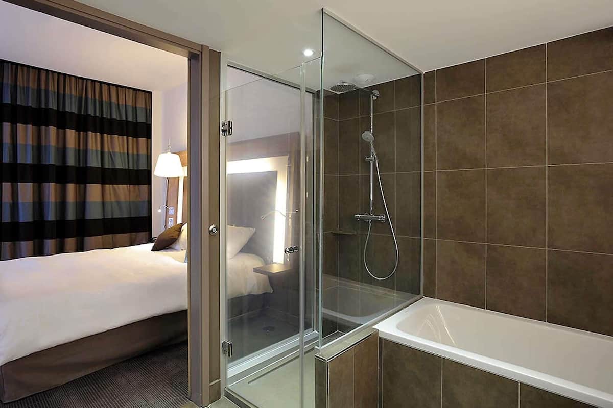 Executive Suite, Multiple Beds | Minibar, in-room safe, desk, blackout drapes