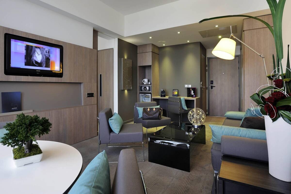 Minibar, in-room safe, desk, blackout drapes