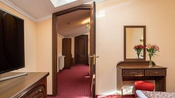 Family Suite | Premium bedding, down comforters, pillowtop beds, in-room safe