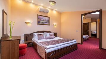 Family Room | 1 bedroom, premium bedding, down comforters, pillowtop beds