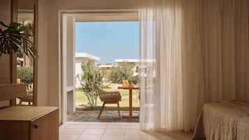 Bungalow, Garden View | 1 bedroom, premium bedding, free minibar items, desk