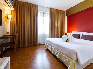 In-room safe, blackout drapes, free WiFi, bed sheets - Hotel M Chiang Mai (Chiang Mai)