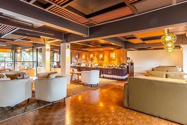 Desayuno continental diario (THB 165 por persona)