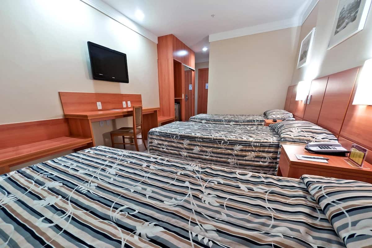 Frigobar, cofres nos quartos, cortinas blackout, Wi-Fi de cortesia