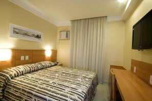 Chambre Double Deluxe | Minibar, coffres-forts dans les chambres, rideaux occultants