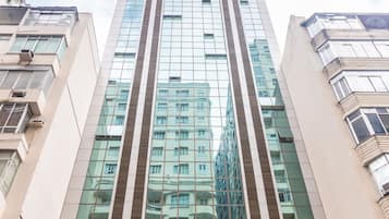 Vista frontal de la propiedad