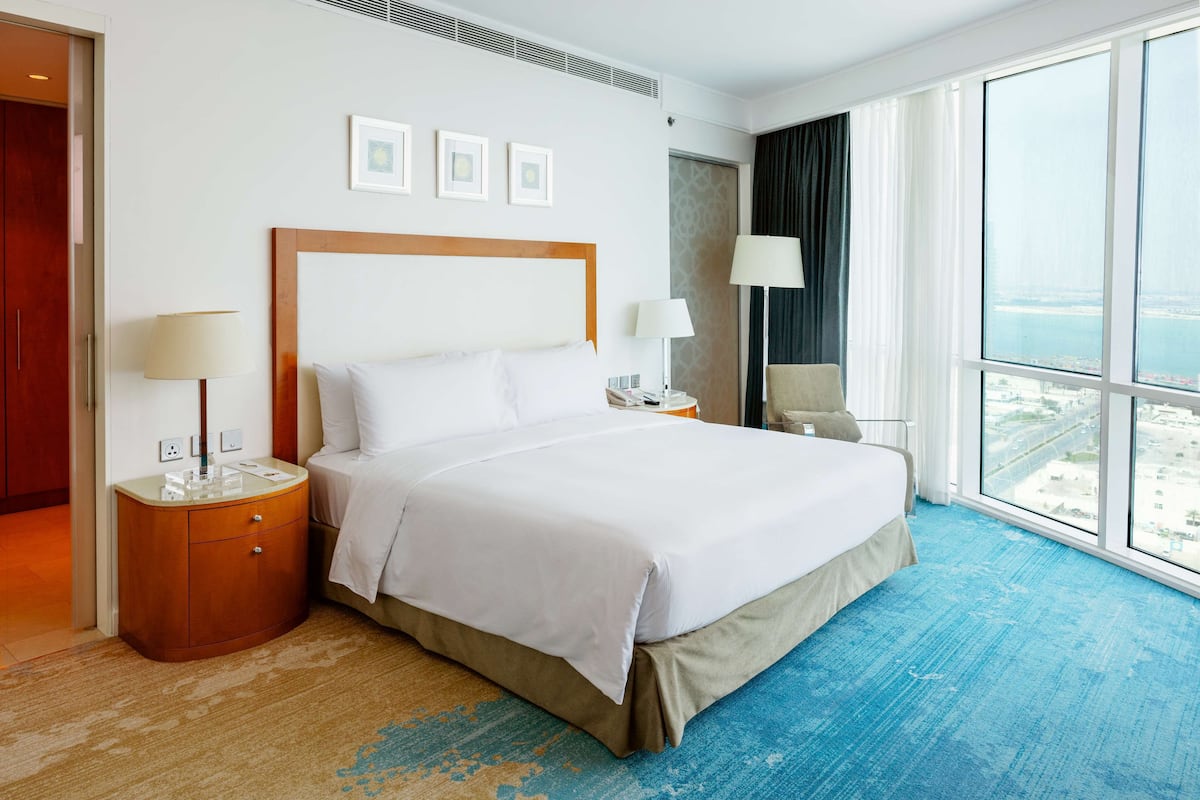 Frette Italian sheets, premium bedding, down comforters, minibar