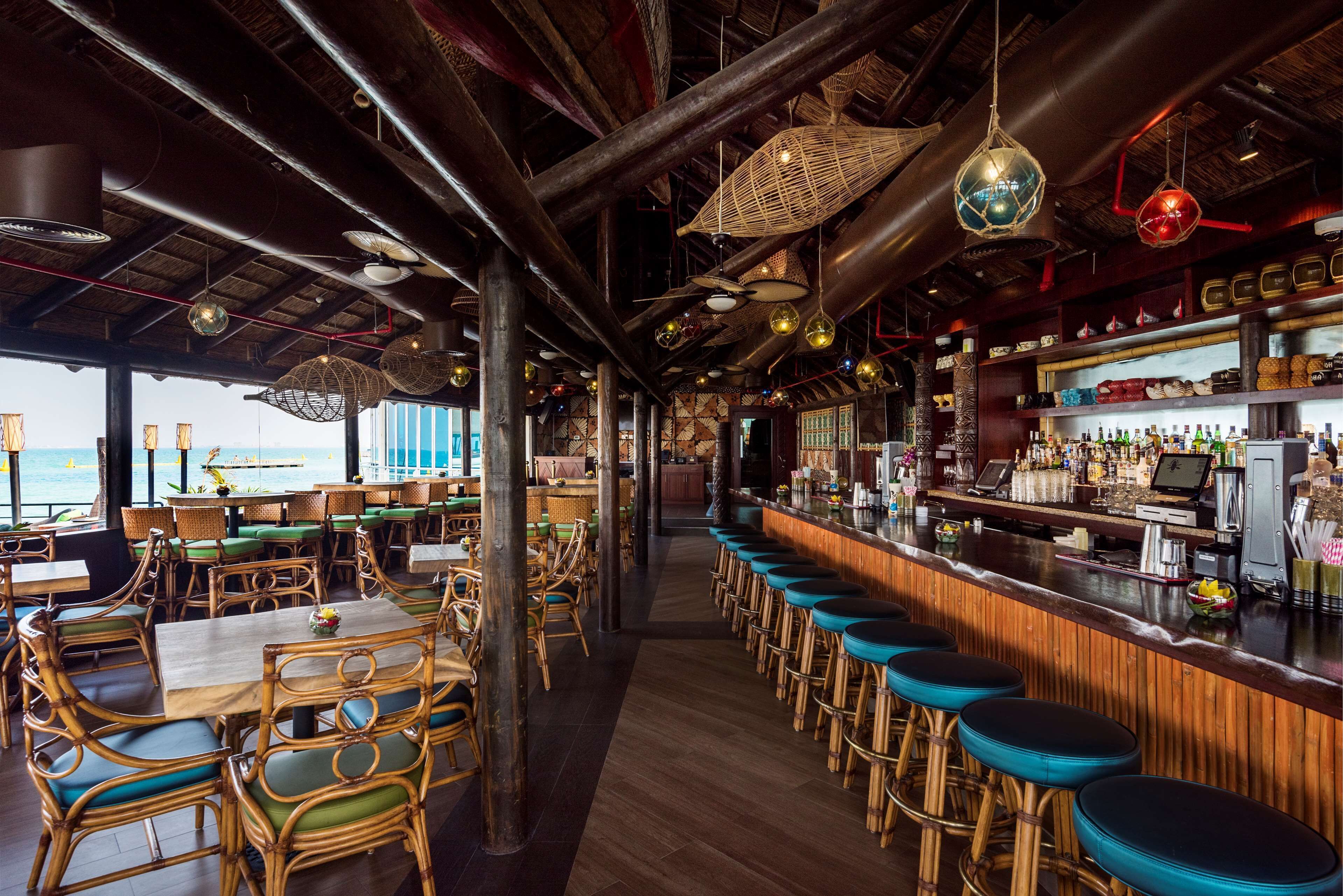 6 barer/lounger, bar vid poolen och strandbar