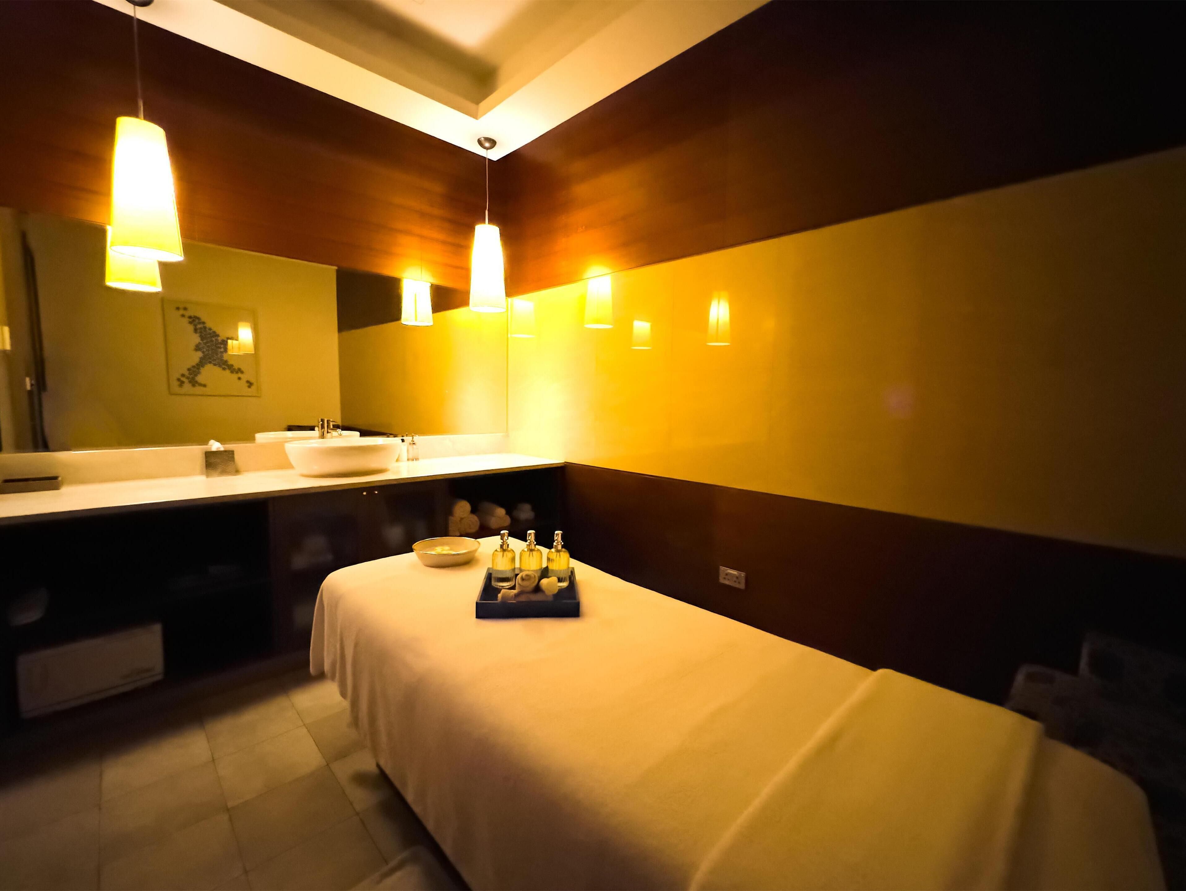 couples treatment room(s), sauna, turkish bath/hammam, body treatments