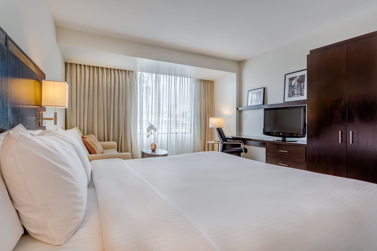 minibar, in-room safe, desk, laptop workspace