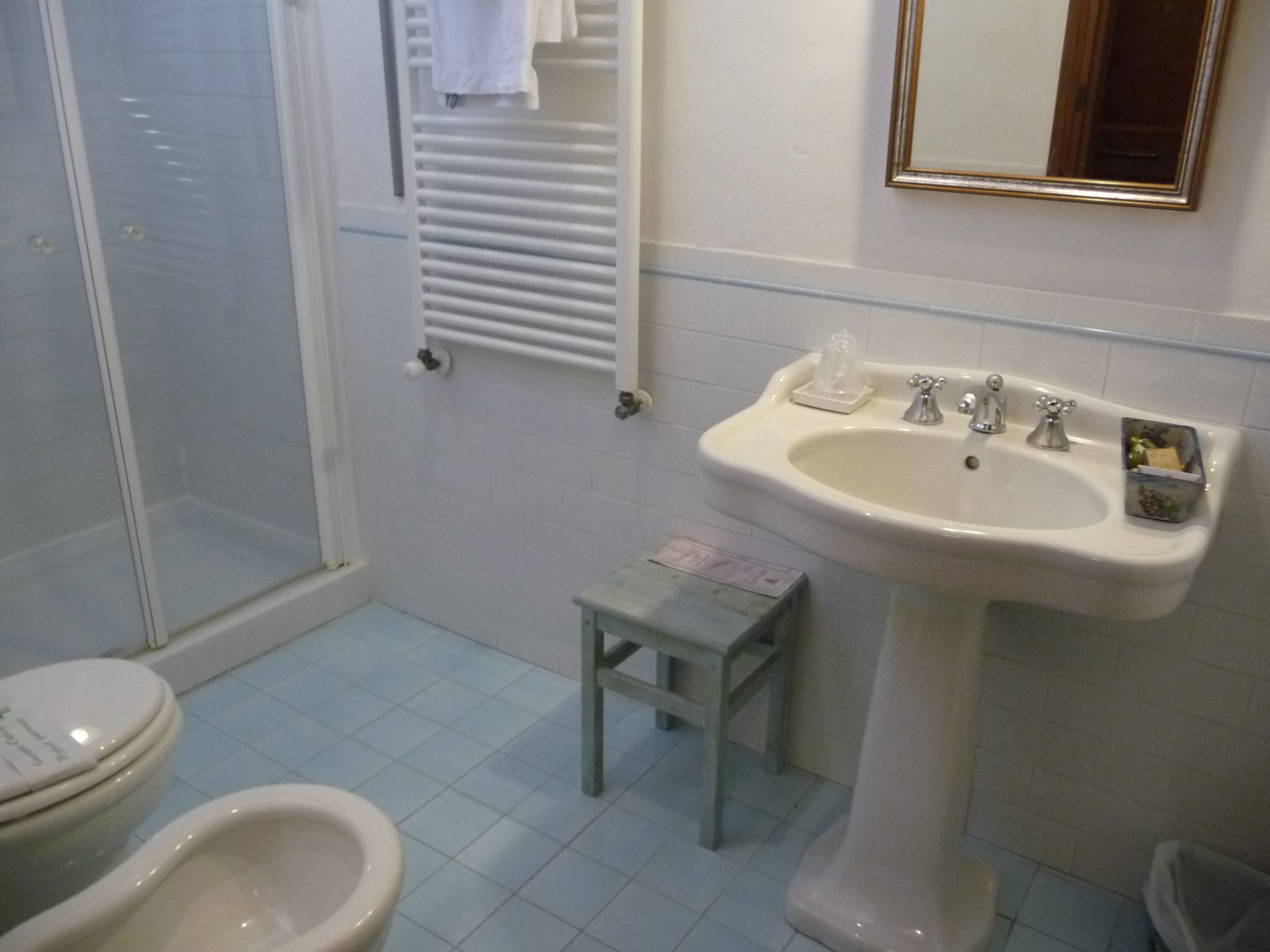 shower, free toiletries, hair dryer, bidet