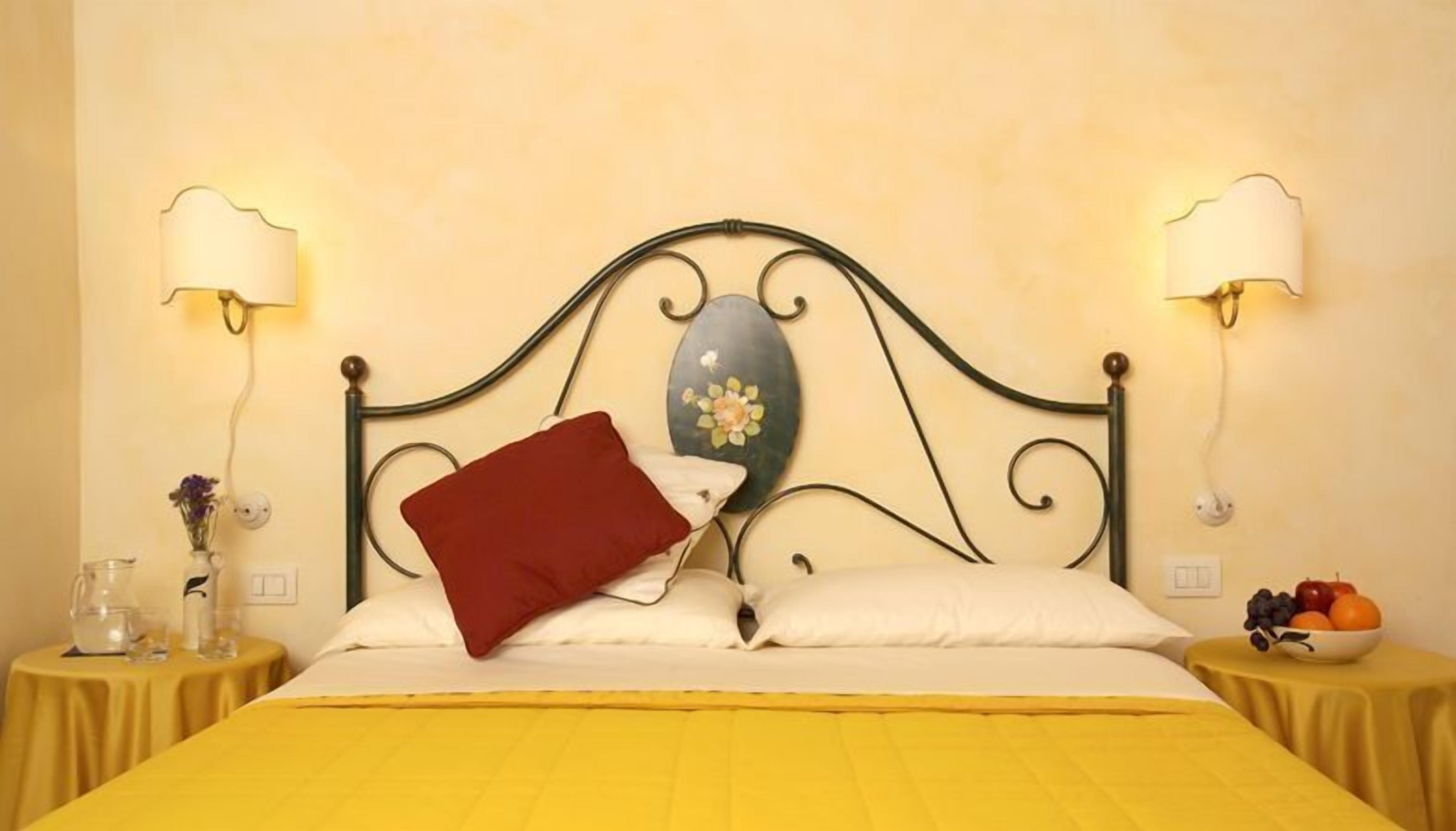 minibar, in-room safe, cots/infant beds, free wifi