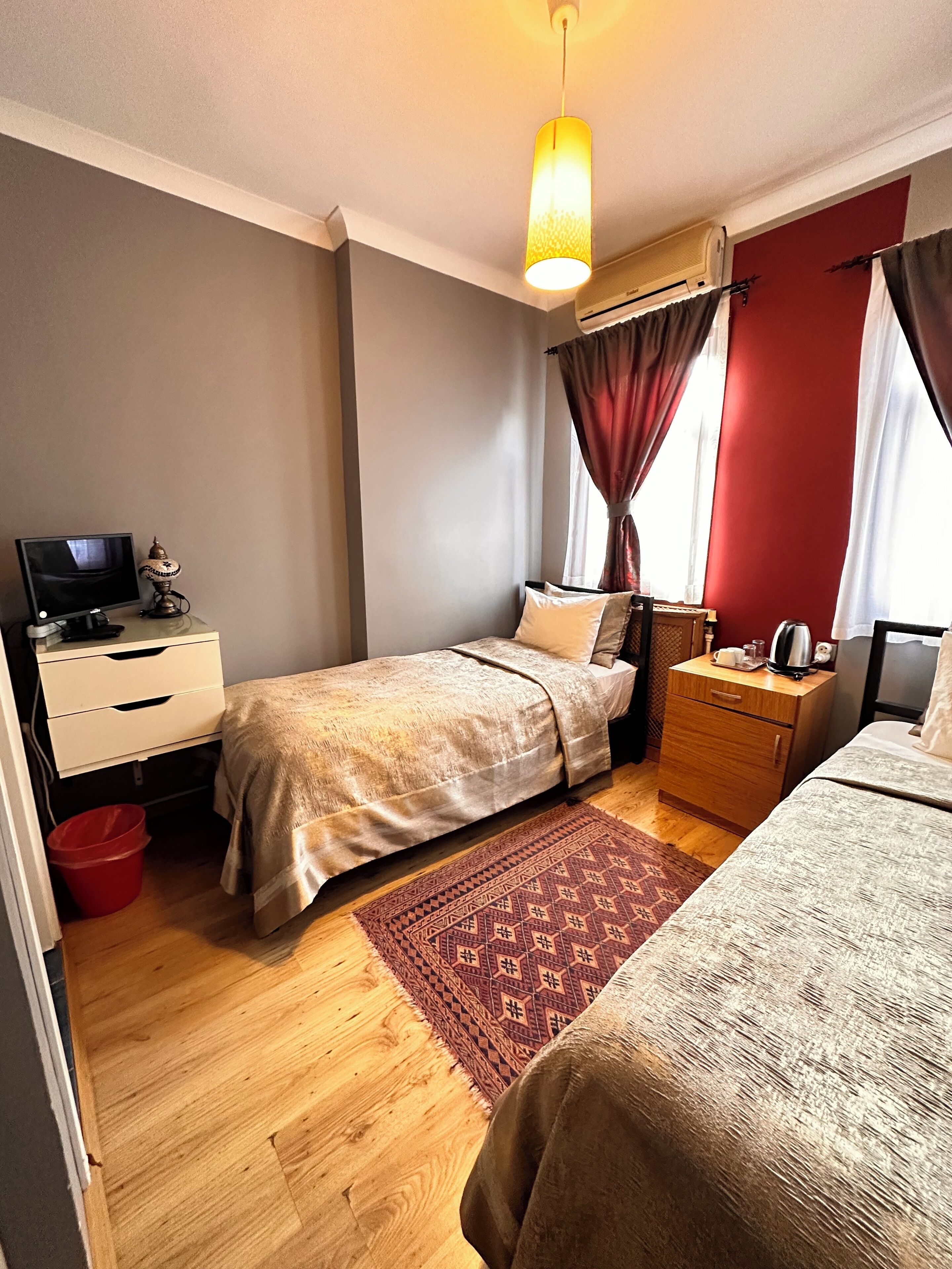 standard twin room, 2 single beds | 1 bedroom, tempur-pedic beds, minibar, in-room safe