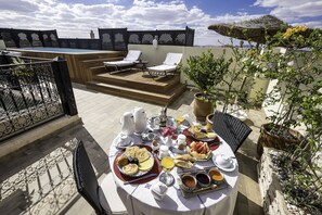 Free daily local cuisine breakfast - Riad Nesma Suites & SPA (Marrakech)