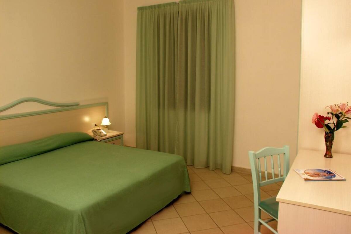 In-room safe, desk, cots/infant beds, rollaway beds