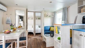 Cribs/infant beds