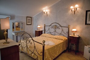 Quarto casal clássico (Matrimoniale) | Camas Select Comfort, cofres nos quartos, individualmente mobiliados