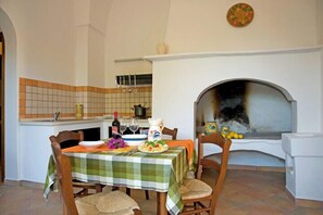 Apartment, 2 Bedrooms | Private kitchen