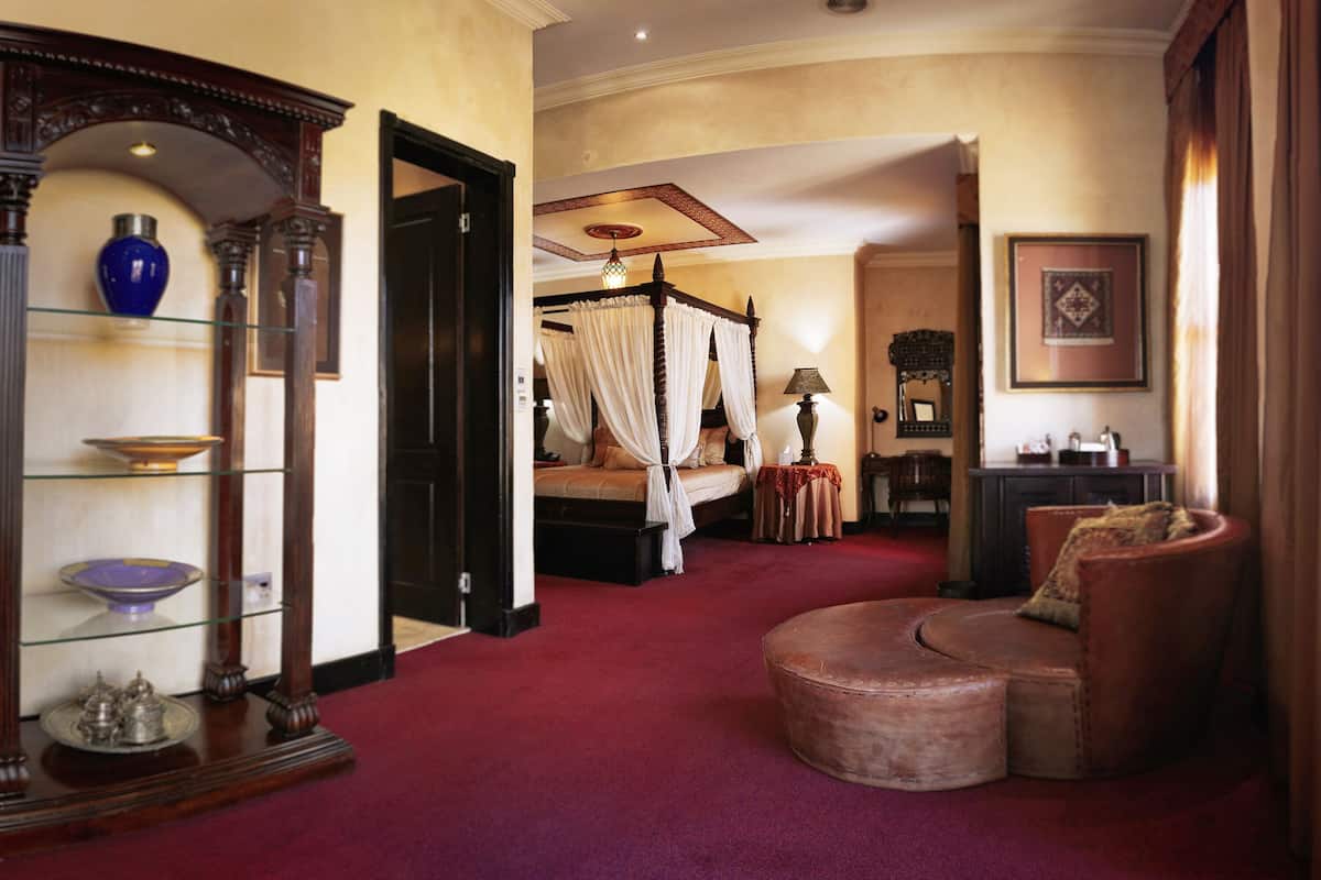 Executive Suite | In-room safe, desk, iron/ironing board, free WiFi